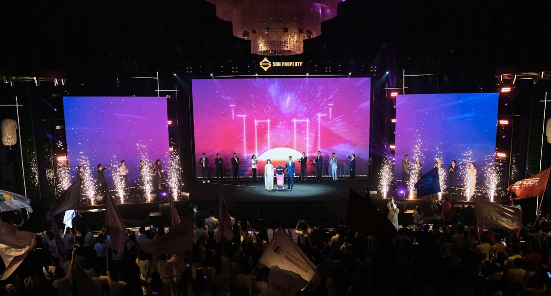 Sự kiện thu hút gần 1.000 khách mời là khách hàng, chuyên viên kinh doanh. (Ảnh: Ánh Dương)