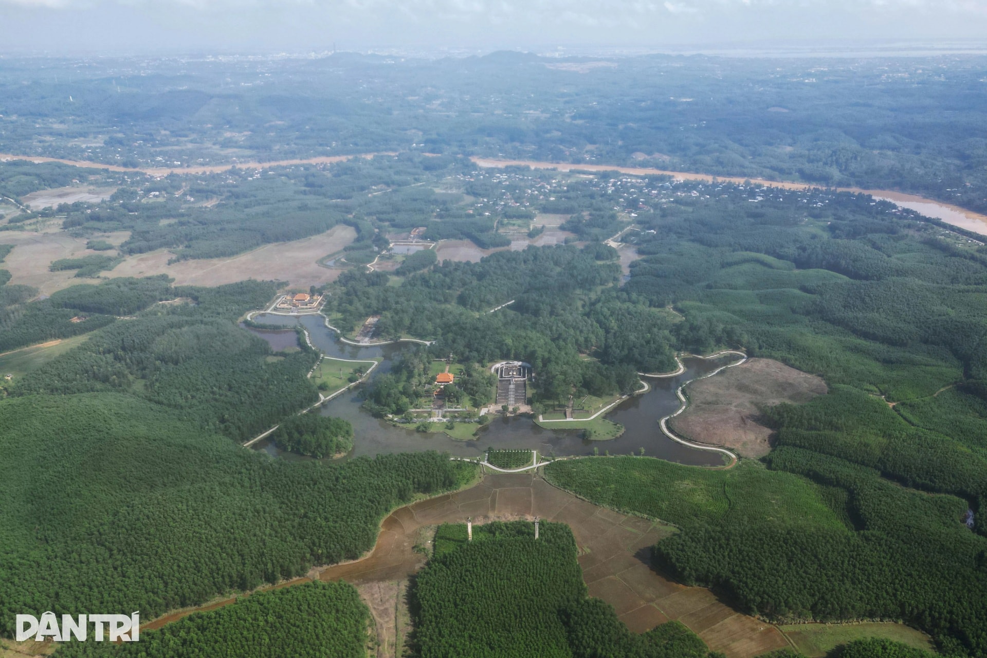 Hiện trạng cung đình, lăng tẩm triều Nguyễn sau các đợt mưa lũ kéo dài - 7 Hiện trạng cung đình, lăng tẩm triều Nguyễn sau các đợt mưa lũ kéo dài - 7