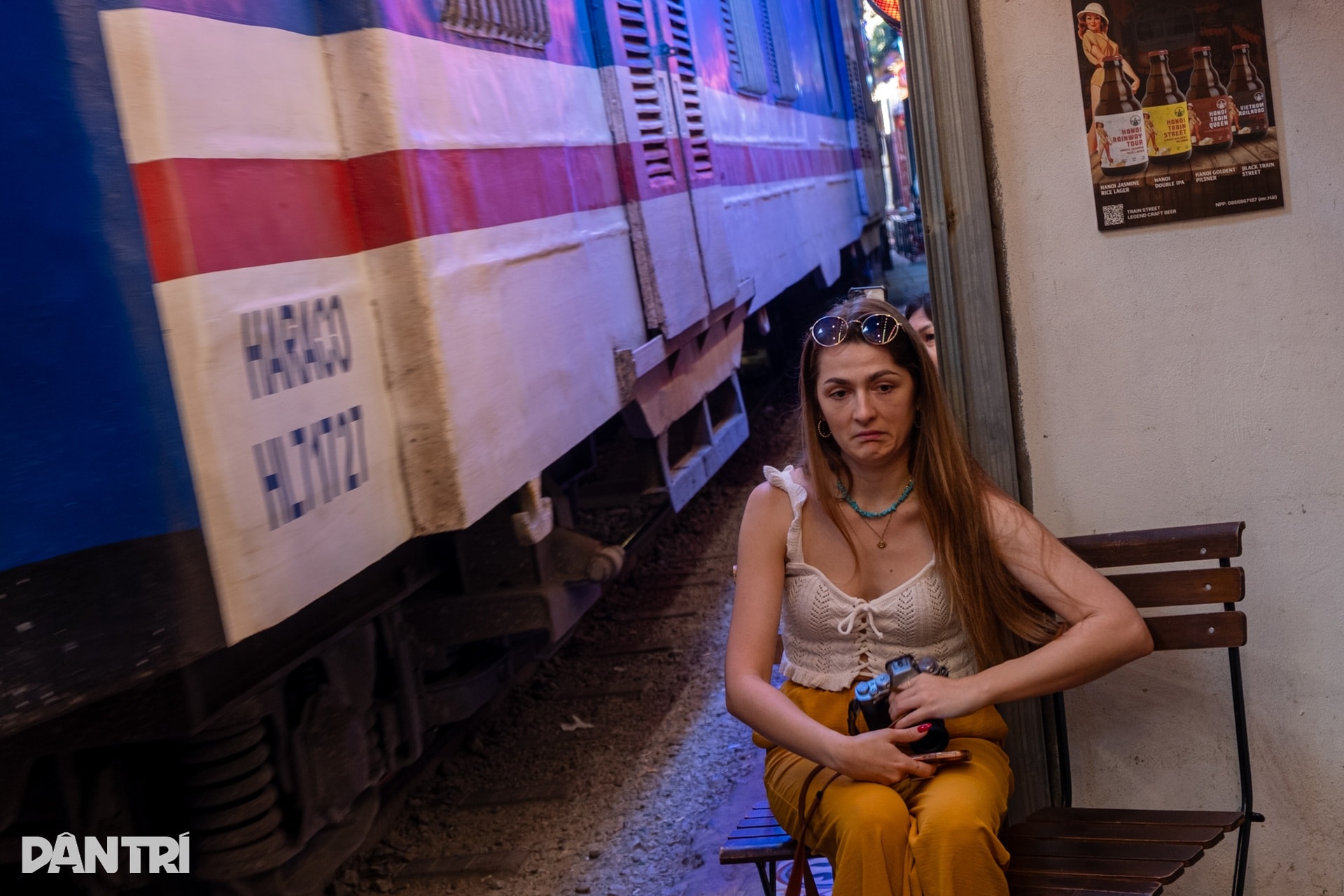 Phố cà phê đường tàu nhộn nhịp trở lại sau khi bị giải tỏa - 6