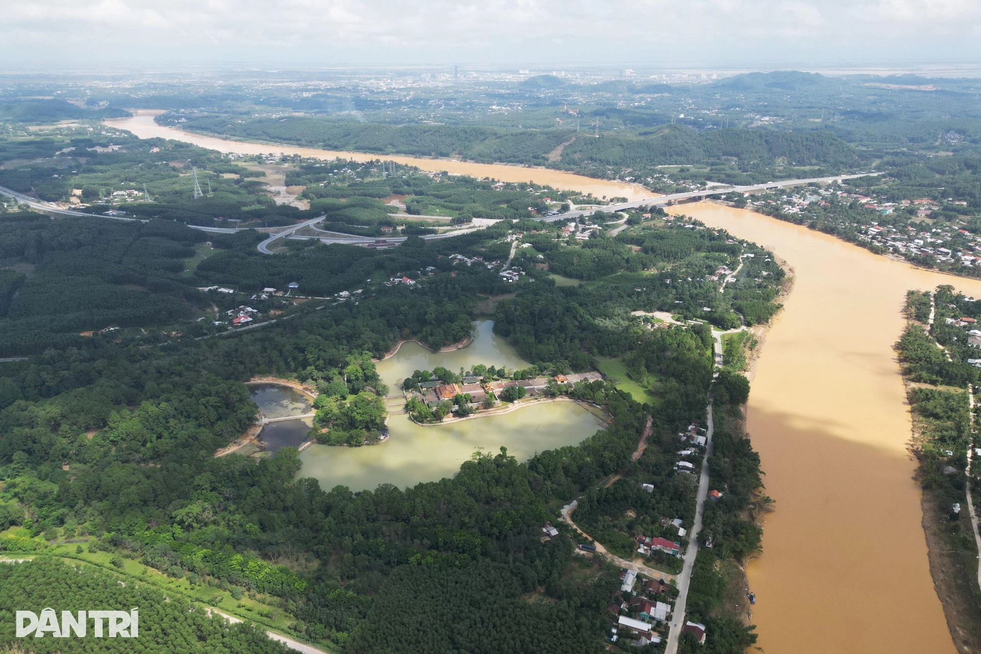 Hiện trạng cung đình, lăng tẩm triều Nguyễn sau các đợt mưa lũ kéo dài - 9 Hiện trạng cung đình, lăng tẩm triều Nguyễn sau các đợt mưa lũ kéo dài - 9