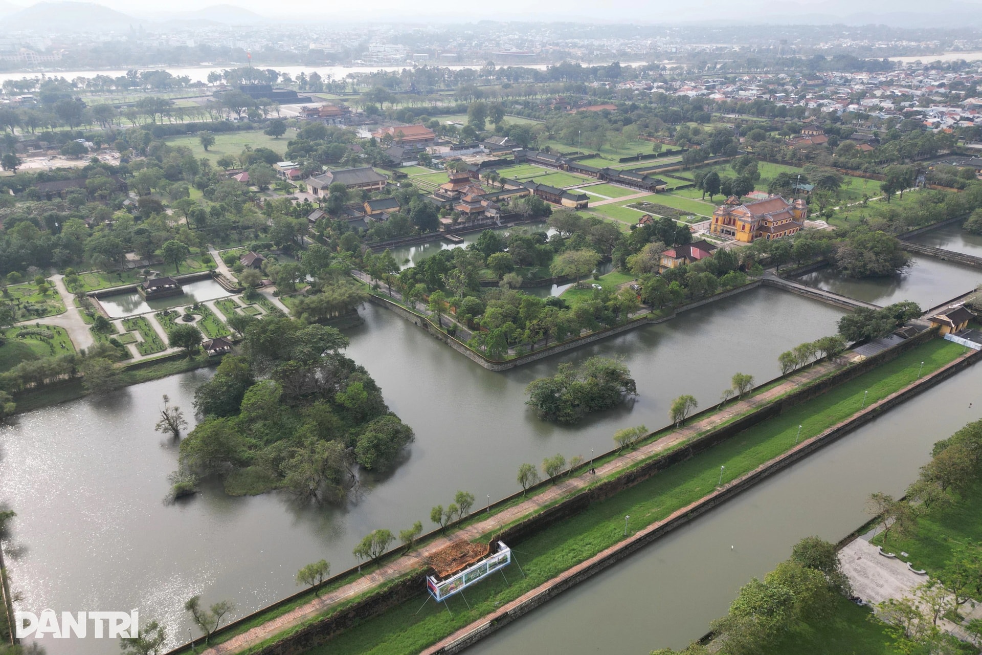 Hiện trạng cung đình, lăng tẩm triều Nguyễn sau các đợt mưa lũ kéo dài - 3 Hiện trạng cung đình, lăng tẩm triều Nguyễn sau các đợt mưa lũ kéo dài - 3