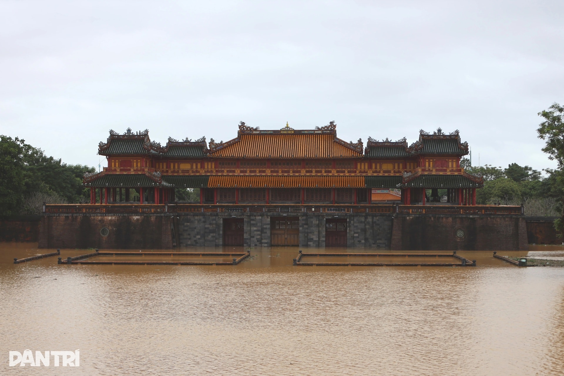 Hiện trạng cung đình, lăng tẩm triều Nguyễn sau các đợt mưa lũ kéo dài - 1 Hiện trạng cung đình, lăng tẩm triều Nguyễn sau các đợt mưa lũ kéo dài - 1