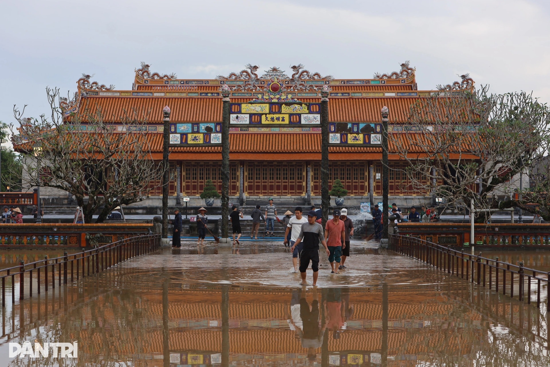 Hiện trạng cung đình, lăng tẩm triều Nguyễn sau các đợt mưa lũ kéo dài - 2 Hiện trạng cung đình, lăng tẩm triều Nguyễn sau các đợt mưa lũ kéo dài - 2