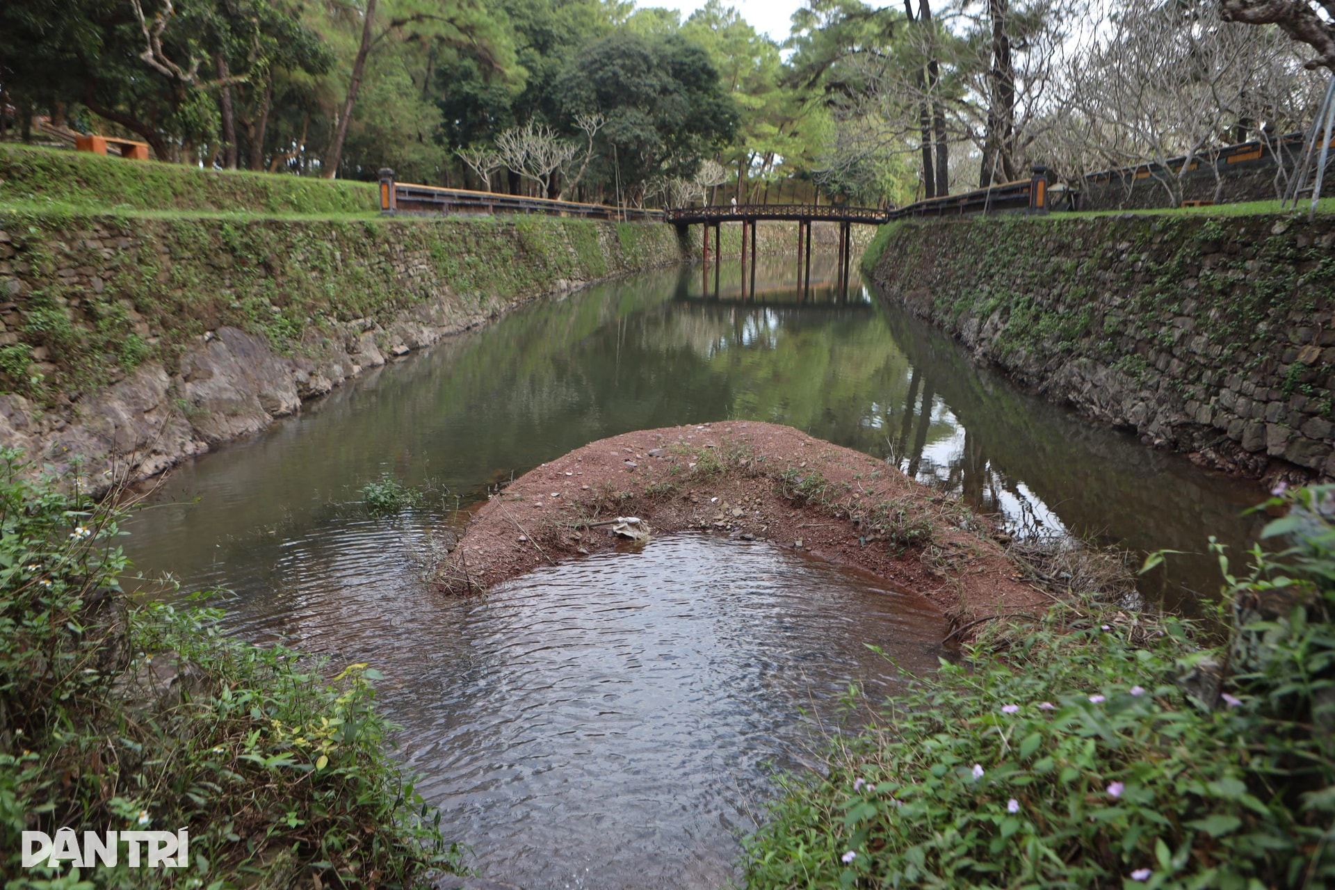 Hiện trạng cung đình, lăng tẩm triều Nguyễn sau các đợt mưa lũ kéo dài - 14 Hiện trạng cung đình, lăng tẩm triều Nguyễn sau các đợt mưa lũ kéo dài - 14