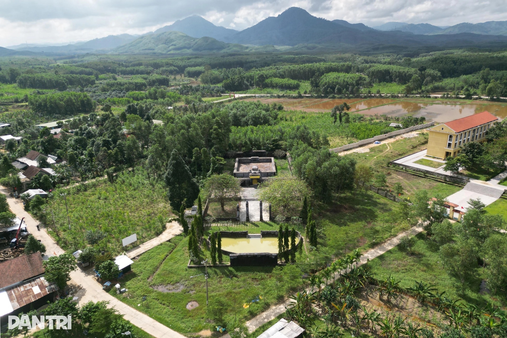 Hiện trạng cung đình, lăng tẩm triều Nguyễn sau các đợt mưa lũ kéo dài - 8 Hiện trạng cung đình, lăng tẩm triều Nguyễn sau các đợt mưa lũ kéo dài - 8