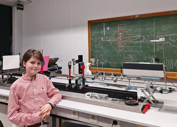 Laurent Simons vừa nhận bằng Tiến sĩ Vật lý cuối tháng 11/2025 tại Bỉ. Ảnh: Alexander Simons