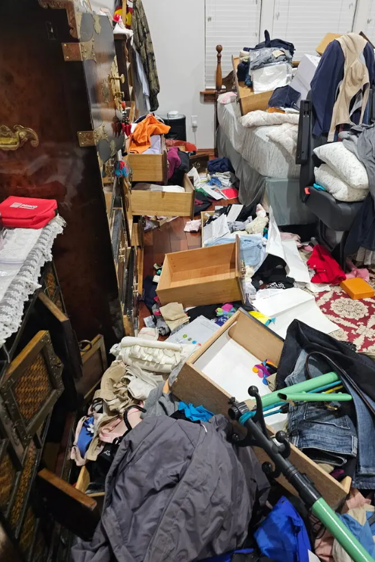 Căn nhà bừa bộn của gia đình ông Kim ở Eugene, bang Oregon sau vụ trộm. Ảnh: Chong Man Kim