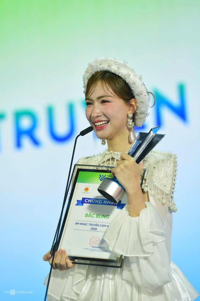 Hòa Minzy tại lễ trao giải Vietnam iContent 2025. Ảnh: Thanh Tùng