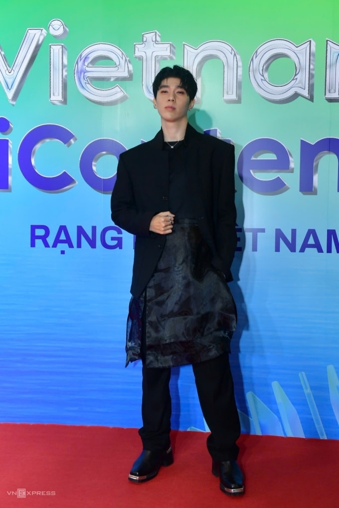 Lohan là một trong những giọng ca trẻ được quan tâm ở show Anh trai say hi mùa hai.