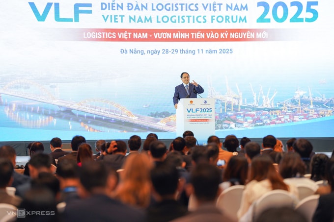 Thủ tướng phát biểu trước diễn đàn với sự tham gia đại diện Chính phủ, các cơ quan nhà nước, chuyên gia trong và ngoài nước. Ảnh: Nguyễn Đông