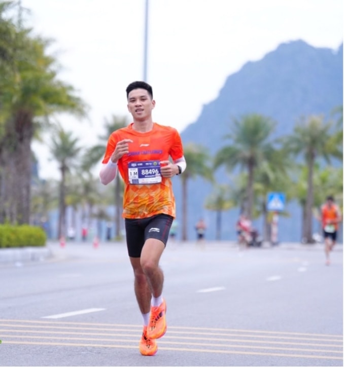 Feidian 5 Ultra trên chân VĐV Hồ Quang Bình. Ảnh: Halong Bay Heritage Marathon 2025. Ảnh: Li-Ning
