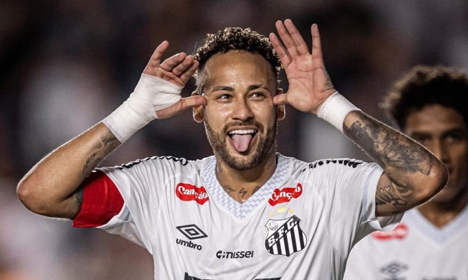Neymar mừng bàn thắng trong trận Santos gặp Sport Recife ở vòng 36 giải vô địch Brazil trên sân Urbano Caldeira, thành phố Santos, bang Sao Paulo, Brazil tối 29/11/2025. Ảnh: Santos FC