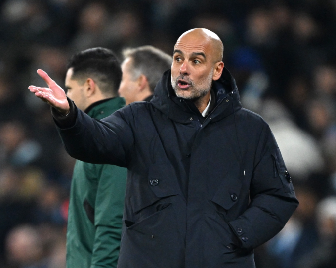 HLV Pep Guardiola phản ứng trong trận Man City thua Leverkusen 0-2 ở lượt năm vòng bảng Champions League trên sân Etihad, Manchester, Anh ngày 25/11/2025. Ảnh: Reuters