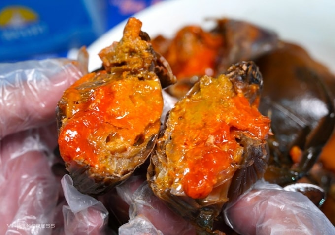 Cua gạch ngâm nước mắm là phiên bản nâng cấp của cách muối cua truyền thống của người dân Cà Mau. Ảnh: Chúc Ly