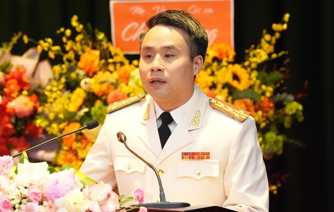 Đại tá Lê Đức Trung phát biểu nhận nhiệm vụ. Ảnh: Cao Thiên
