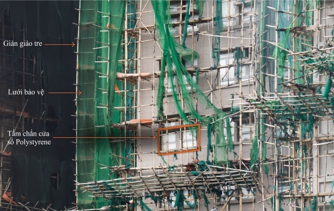 Giàn giáo tre, lưới bảo vệ và tấm chắn cửa sổ Polystyrene bao quanh các tòa nhà trong quá trình cải tạo. Đồ họa: CNN
