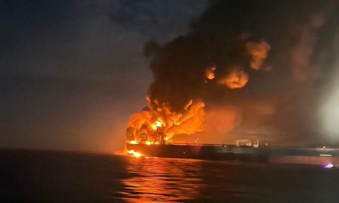 Đám cháy trên tàu Kairos ở Biển Đen ngày 28/11. Ảnh: Tổng cục Hàng hải Thổ Nhĩ Kỳ
