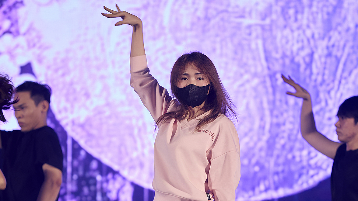 Hòa Minzy tập tiết mục 