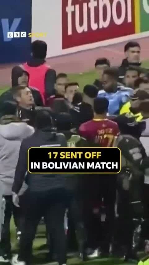 17 thẻ đỏ trong trận hỗn chiến bóng đá Nam Mỹ