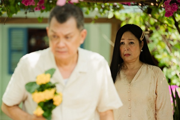 NSND Hồng Vân gây ngạc nhiên ở tuổi U60- Ảnh 2. NSND Hồng Vân gây ngạc nhiên ở tuổi U60- Ảnh 2.