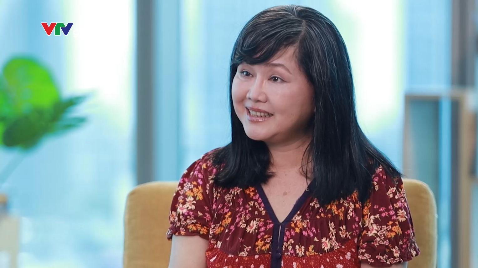 Nhà báo Thu Uyên trong chương trình