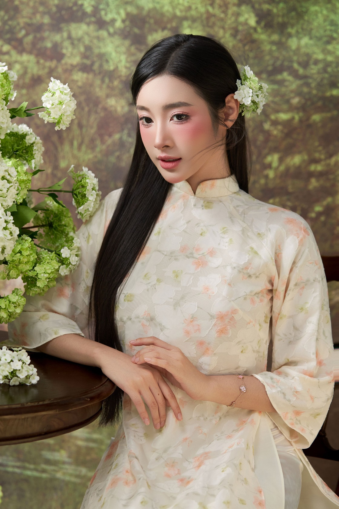 Hoa khôi Thanh lịch Hà Nội 2025 Đinh Hoài An gây chú ý bởi nhan sắc trong trẻo, ngọt ngào trong loạt ảnh mới.