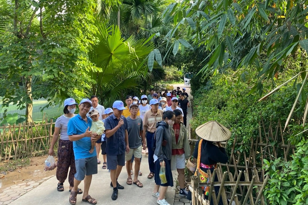 Ngôi làng ở Việt Nam tiêu chung túi tiền, ăn chung bếp, làm giàu từ du lịch - 1 Ngôi làng ở Việt Nam tiêu chung túi tiền, ăn chung bếp, làm giàu từ du lịch - 1
