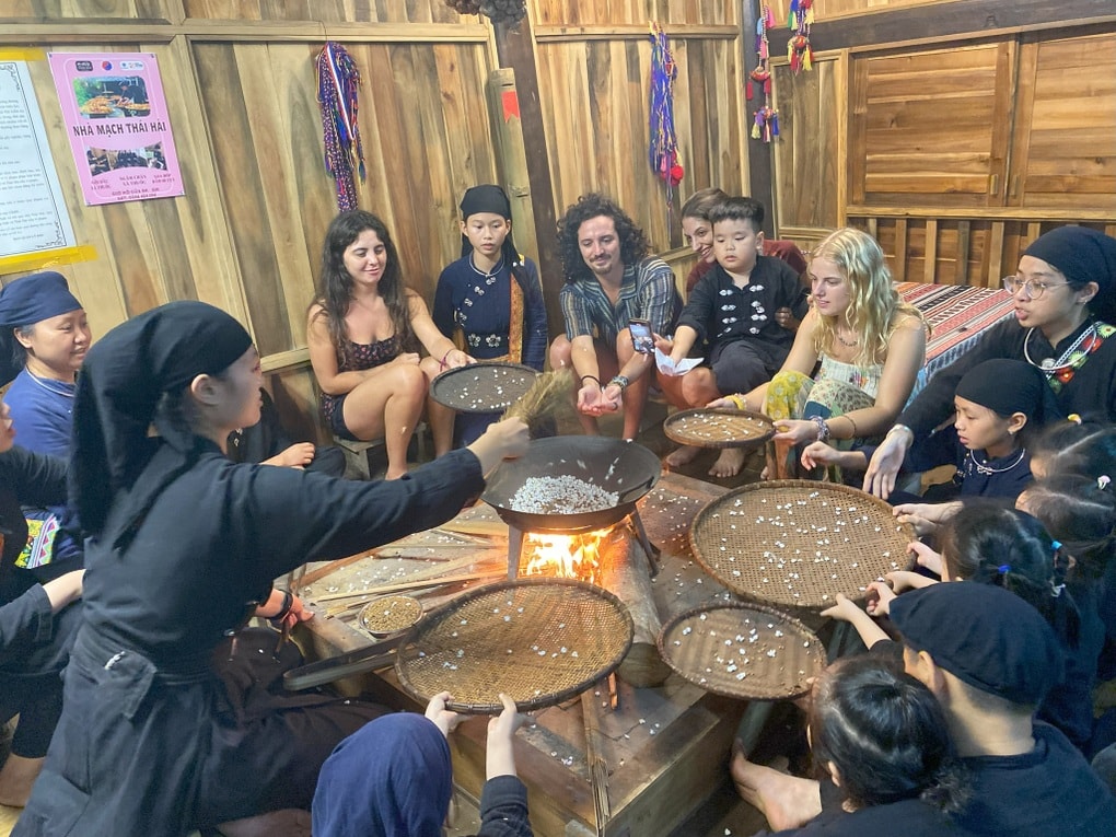 Ngôi làng ở Việt Nam tiêu chung túi tiền, ăn chung bếp, làm giàu từ du lịch - 3 Ngôi làng ở Việt Nam tiêu chung túi tiền, ăn chung bếp, làm giàu từ du lịch - 3