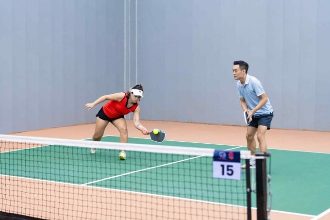 Người chơi pickleball tại một nhà thi đấu ở Long Biên, Hà Nội, tháng 11/2025. Ảnh: Happyland Long Biên