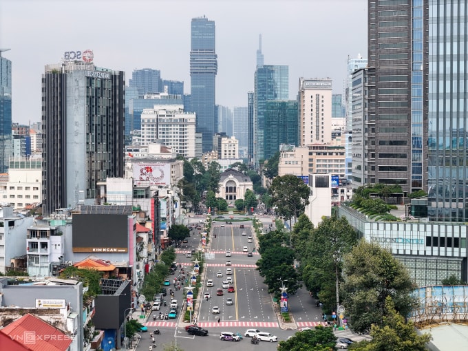 Khu trung tâm TP HCM, trục đường Lê Lợi tháng 10/2025. Ảnh: Quỳnh Trần