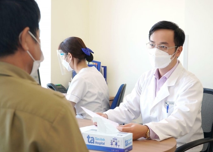 Bác sĩ khám cho bệnh nhân cúm A. Ảnh minh họa: Bệnh viện Đa khoa Tâm Anh Hà Nội