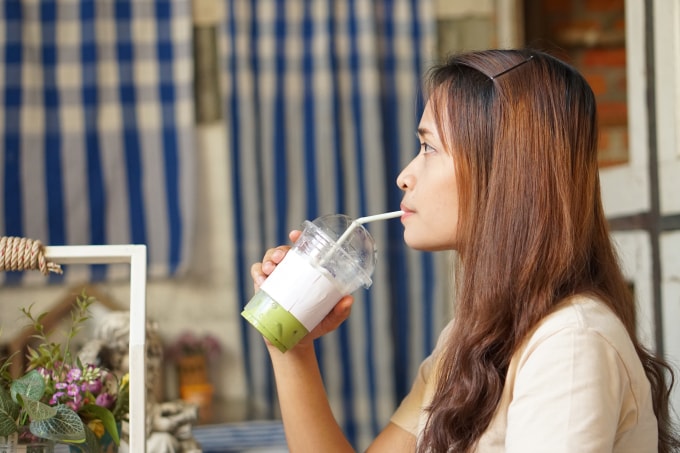 Ăn và uống nhiều đồ ngọt là thói quen có hại cho sức khỏe, dễ mắc béo phì, tiểu đường, tăng huyết áp và tăng nguy cơ mắc ung thư gan. Ảnh: Vecteezy