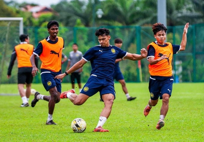 Cầu thủ U22 Malaysia tập luyện tại sân Sime Darby FC ở Shah Alam, Malaysia ngày 28/11/2025, để chuẩn bị cho SEA Games 33. Ảnh: FAM.