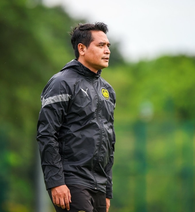 HLV trưởng U22 Malaysia Nafuzi Zain ở buổi tập ngày 28/11/2025. Ảnh: FAM.