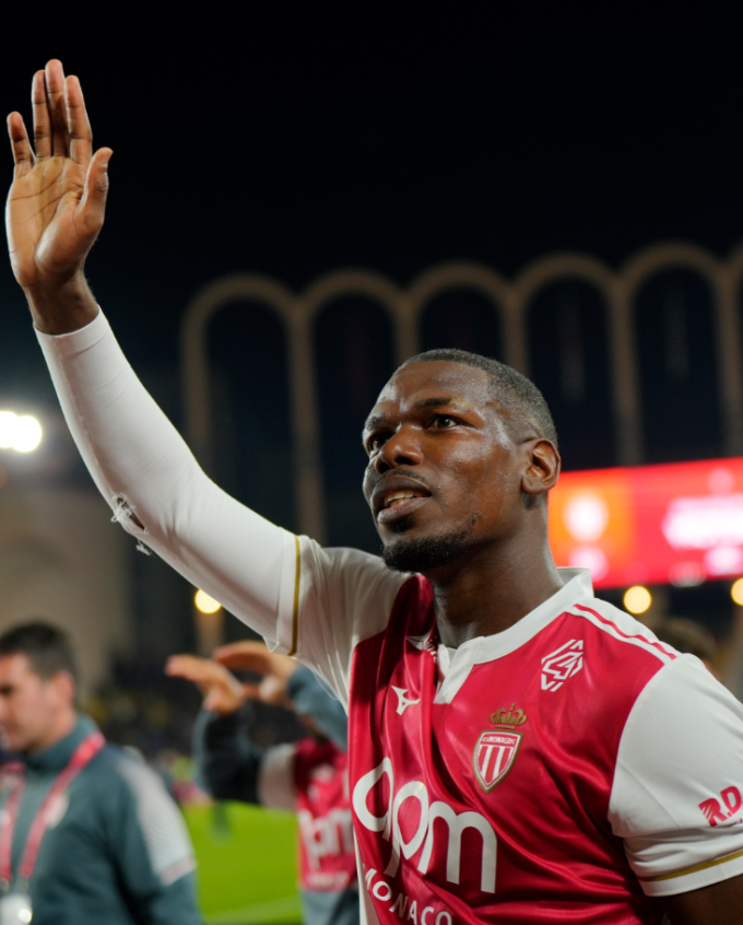 Paul Pogba tri ân người hâm mộ sau trận. Ảnh: AS Monaco