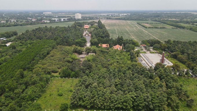 =Khu đất này nằm ở vị trí đắc địa, 3 mặt là mặt tiền đường lớn. Nằm trên tuyến đường 319, kết nối từ cao tốc TP.HCM - Long Thành - Dầu Giây đến cao tốc Bến Lức - Long Thành và cảng Phước An. Đồng thời nằm cạnh địa đạo Nhơn Trạch, một di tích lịch sử - văn hóa cấp quốc gia