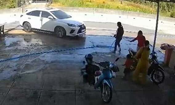 Lái ôtô lao vào nhiều người, một phụ nữ tử vong