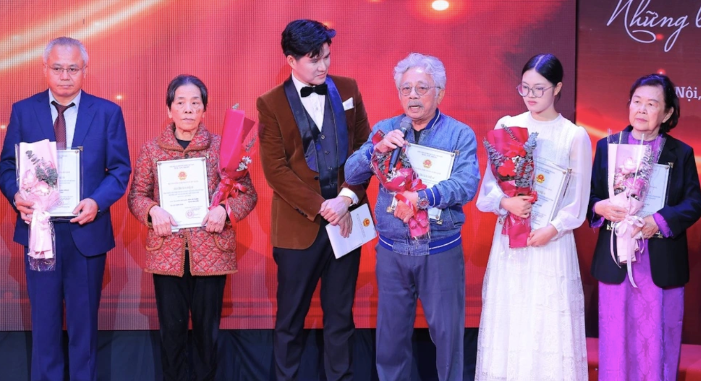 Nhà văn Chu Lai xúc động khi tác phẩm