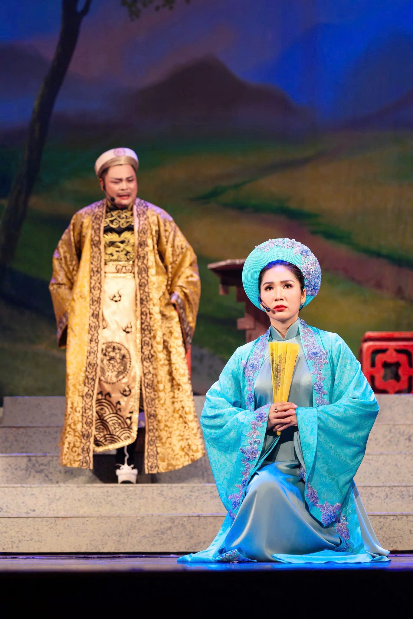 NSƯT Như Huỳnh vào vai Hồ Xuân Hương trong vở cải lương 