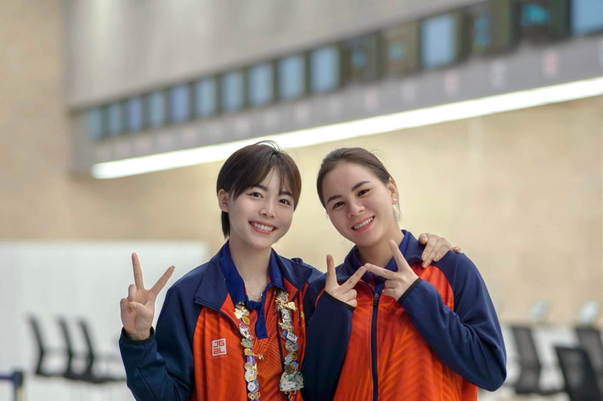 Ở độ tuổi gen Z của mình, Thanh Thảo vẫn mang tâm hồn trẻ trung và yêu thích chụp ảnh cùng bạn bè đồng đội thân thiết, trong đó có Trịnh Thu Vinh. Cô nàng