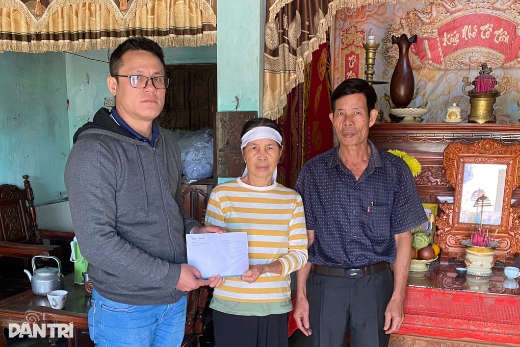 Bạn đọc Dân trí tiếp tục hỗ trợ người dân Huế khắc phục hậu quả mưa lũ - 2