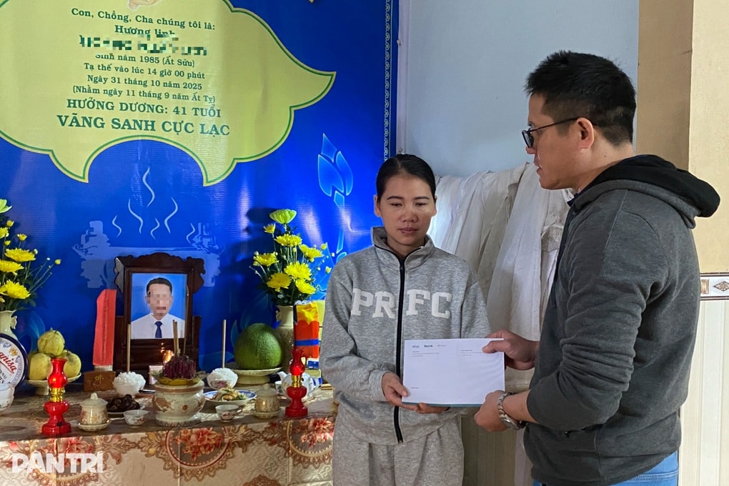 Bạn đọc Dân trí tiếp tục hỗ trợ người dân Huế khắc phục hậu quả mưa lũ - 1