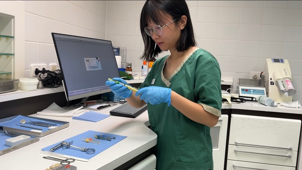 Công việc dỗ dành bệnh nhân như trẻ con nhưng sơ hở là mất việc - 2