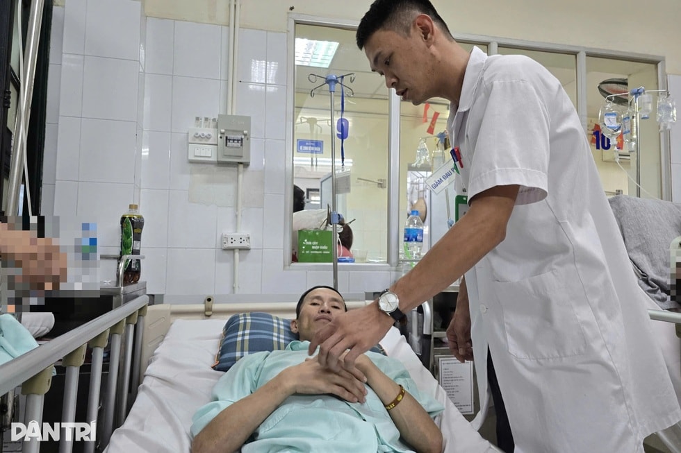 Người cha “gà trống nuôi con” đã đi lại được sau ca thay khớp háng phải - 2