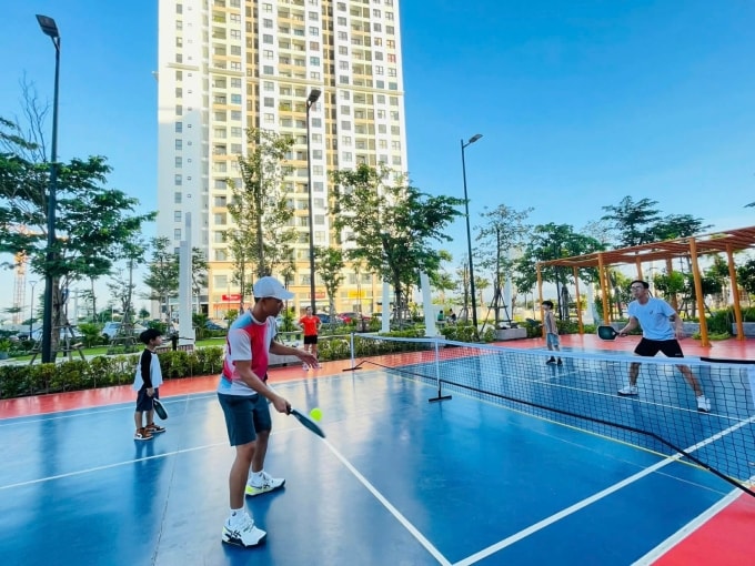 Anh Phan Phúc Đạt (áo đỏ), người tiên phong gây dựng phong trào chơi pickleball tại Đà Nẵng. Ảnh: Nhân vật cung cấp
