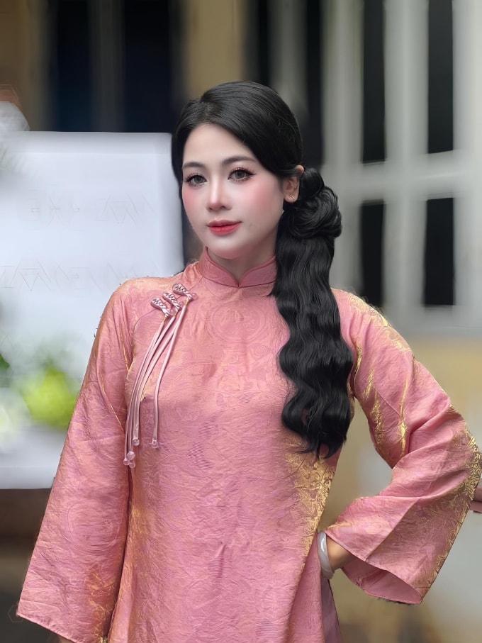 Nga có thể diện những bộ trang phục size nhỏ, những chiếc váy xinh xắn mà trước đây cô chỉ dám ngắm từ xa. Ảnh: Nhân vật cung cấp