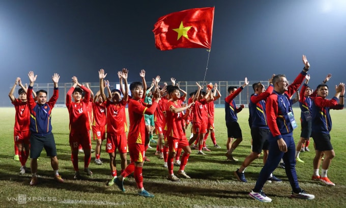Đội tuyển U17 Việt Nam mừng chiến thắng 4-0 trước Malaysia ở lượt cuối vòng loại U17 châu Á, trên sân PVF ở Hưng Yên ngày 30/11/2025. Ảnh: VFF