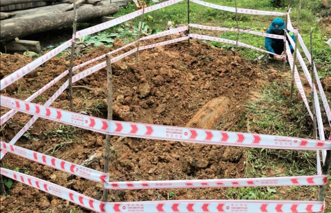 Lực lượng chức năng rào bảo vệ hiện trường. Ảnh: Minh Thương