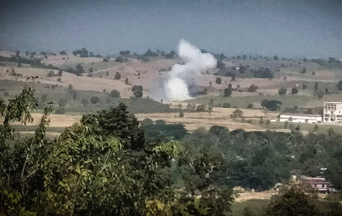 Quân đội Thái Lan phóng 4 quả đạn khói vào lãnh thô Myanmar ngày 30/11. Ảnh: Nation