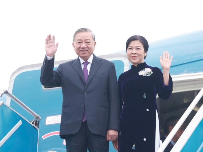 Tổng Bí thư Tô Lâm và phu nhân rời Hà Nội, lên đường sang Lào sáng nay. Ảnh: TTXVN